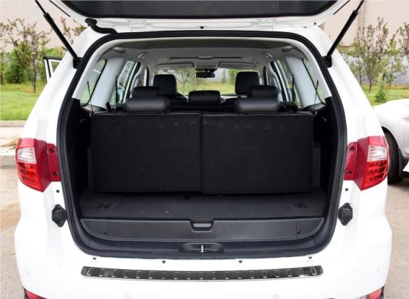 萨瓦纳 2016款 2.0T 自动四驱汽油至尊版7座 车厢座椅   后备厢