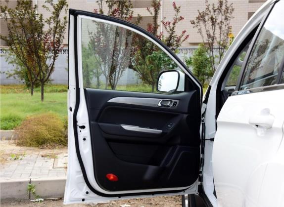 萨瓦纳 2016款 2.0T 自动四驱汽油至尊版7座 车厢座椅   前门板
