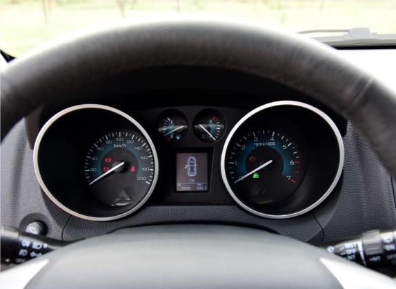 萨瓦纳 2016款 2.0T 自动四驱汽油至尊版7座 中控类   仪表盘