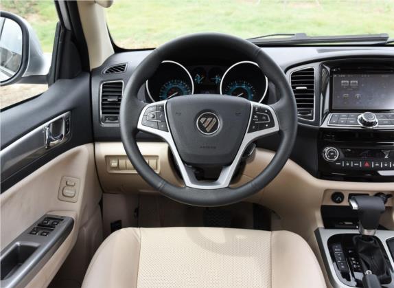 萨瓦纳 2016款 2.0T 自动四驱汽油至尊版5座 中控类   驾驶位
