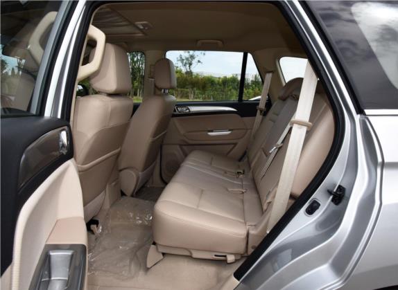 萨瓦纳 2016款 2.0T 自动四驱汽油至尊版5座 车厢座椅   后排空间