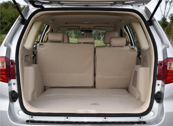 萨瓦纳 2016款 2.0T 自动四驱汽油至尊版5座 车厢座椅   后备厢