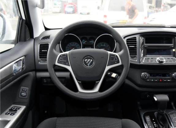 萨瓦纳 2016款 2.0T 自动四驱汽油豪华版5座 中控类   驾驶位