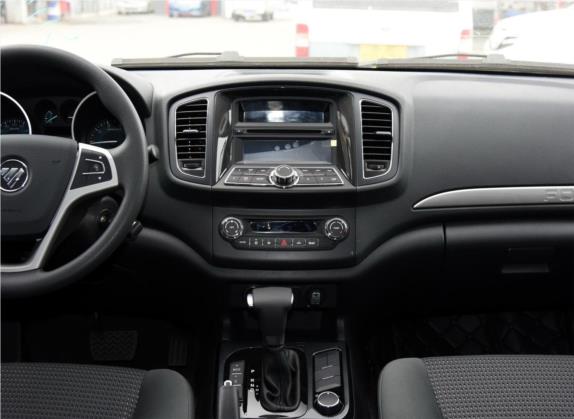 萨瓦纳 2016款 2.0T 自动四驱汽油豪华版5座 中控类   中控台