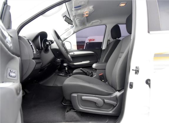 萨瓦纳 2016款 2.0T 自动四驱汽油豪华版5座 车厢座椅   前排空间
