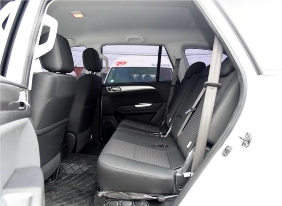 萨瓦纳 2016款 2.0T 自动四驱汽油豪华版5座 车厢座椅   后排空间