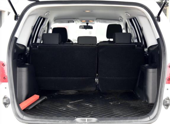 萨瓦纳 2016款 2.0T 自动四驱汽油豪华版5座 车厢座椅   后备厢