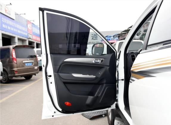 萨瓦纳 2016款 2.0T 自动四驱汽油豪华版5座 车厢座椅   前门板