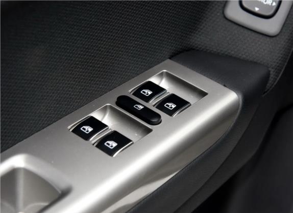 萨瓦纳 2016款 2.0T 自动四驱汽油豪华版5座 车厢座椅   门窗控制