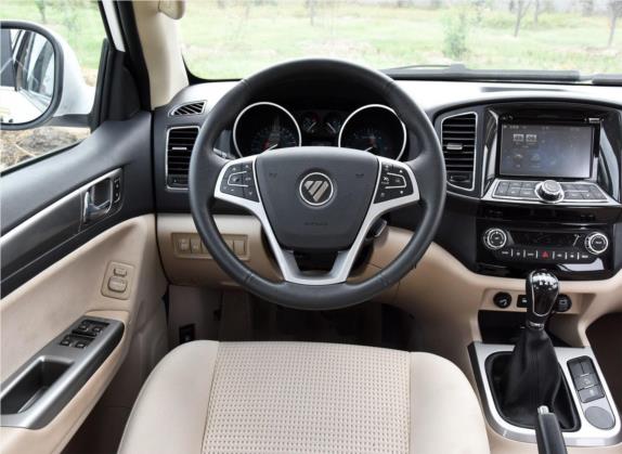 萨瓦纳 2016款 2.8T 手动两驱柴油至尊版5座 中控类   驾驶位