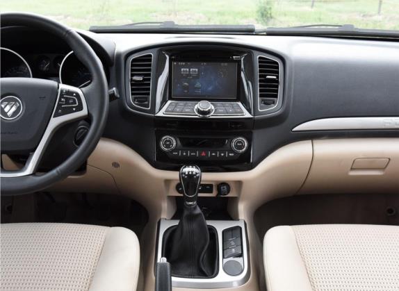 萨瓦纳 2016款 2.8T 手动两驱柴油至尊版5座 中控类   中控台