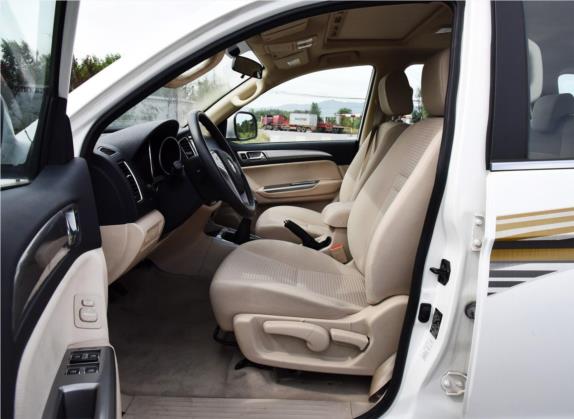 萨瓦纳 2016款 2.8T 手动两驱柴油至尊版5座 车厢座椅   前排空间