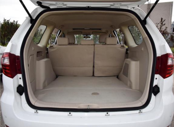 萨瓦纳 2016款 2.8T 手动两驱柴油至尊版5座 车厢座椅   后备厢