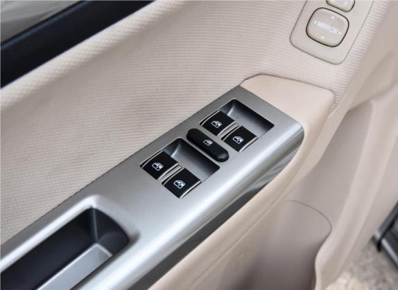 萨瓦纳 2016款 2.8T 手动两驱柴油至尊版5座 车厢座椅   门窗控制