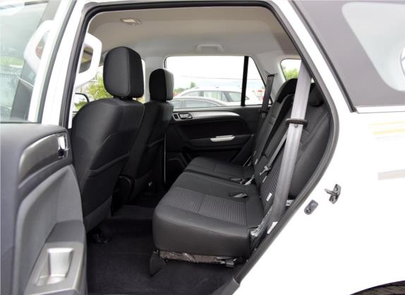 萨瓦纳 2016款 2.8T 手动四驱柴油豪华版5座 车厢座椅   后排空间
