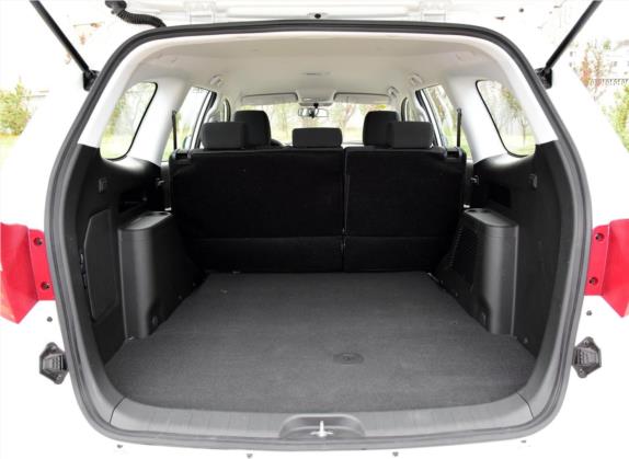 萨瓦纳 2016款 2.8T 手动四驱柴油豪华版5座 车厢座椅   后备厢