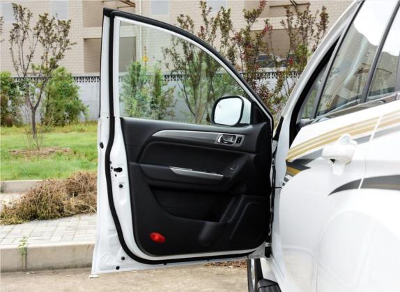 萨瓦纳 2016款 2.8T 手动四驱柴油豪华版5座 车厢座椅   前门板