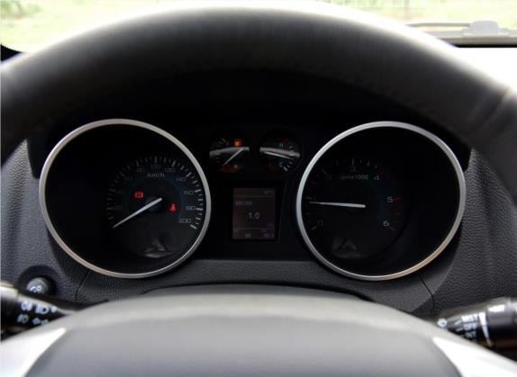 萨瓦纳 2016款 2.8T 手动四驱柴油豪华版5座 中控类   仪表盘