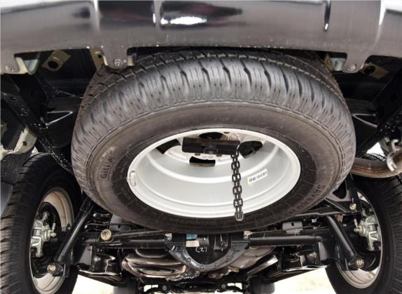 萨瓦纳 2016款 2.8T 手动四驱柴油豪华版7座 其他细节类   备胎