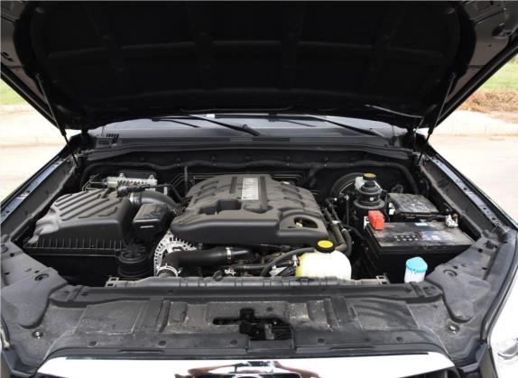 萨瓦纳 2016款 2.8T 手动四驱柴油豪华版7座 其他细节类   发动机舱