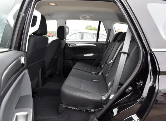 萨瓦纳 2016款 2.8T 手动四驱柴油豪华版7座 车厢座椅   后排空间