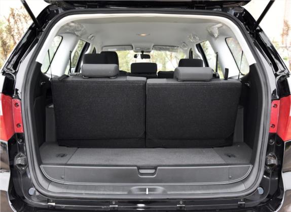 萨瓦纳 2016款 2.8T 手动四驱柴油豪华版7座 车厢座椅   后备厢