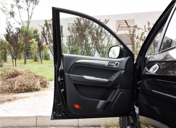 萨瓦纳 2016款 2.8T 手动四驱柴油豪华版7座 车厢座椅   前门板