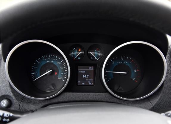 萨瓦纳 2016款 2.8T 手动四驱柴油豪华版7座 中控类   仪表盘