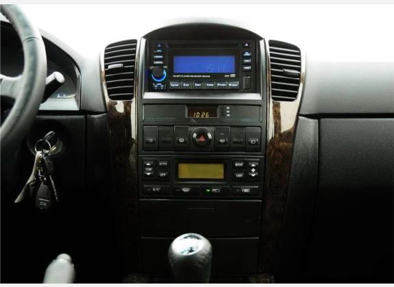 帅豹 2010款 2.4L 手动舒适型 中控类   中控台