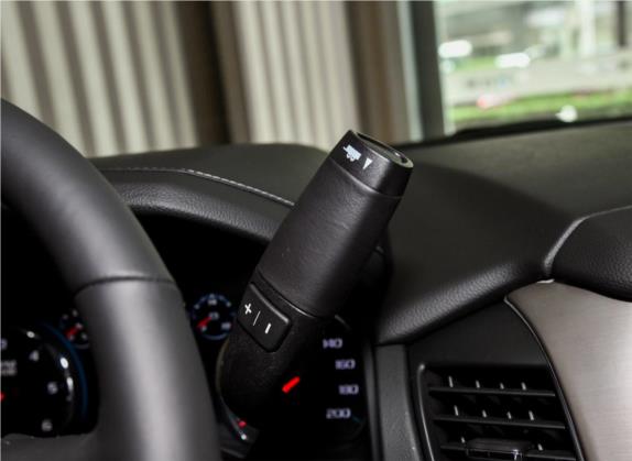 YUKON 2018款 6.2L DENALI至尊长轴版 4WD 中控类   挡把