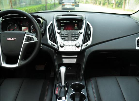 TERRAIN 2012款 3.0L 标准型 中控类   中控台