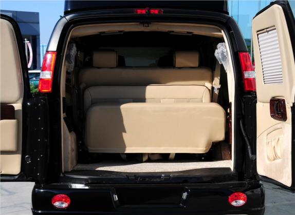 SAVANA 2012款 6.0L 领袖级至尊版 车厢座椅   后备厢