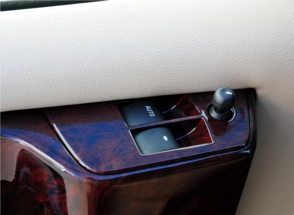 SAVANA 2012款 6.0L 领袖级至尊版 车厢座椅   门窗控制