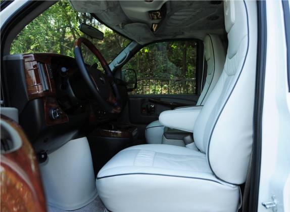 SAVANA 2012款 6.0L 商务之星公爵版 车厢座椅   前排空间