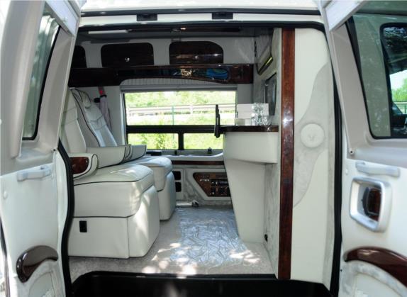 SAVANA 2012款 6.0L 商务之星公爵版 车厢座椅   后排空间