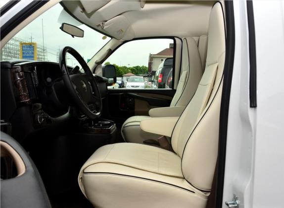 SAVANA 2013款 6.0L 2500S运动版10座 车厢座椅   前排空间