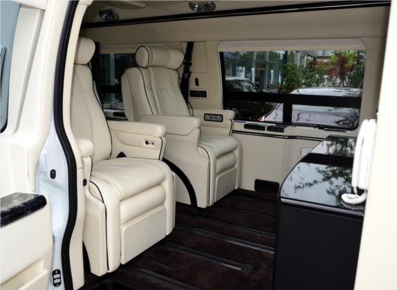 SAVANA 2013款 6.0L 2500S运动版10座 车厢座椅   后排空间