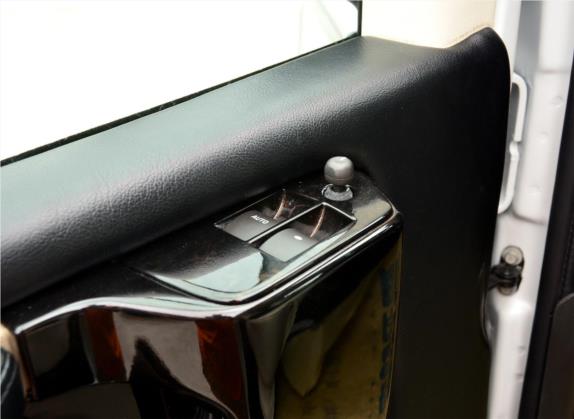 SAVANA 2013款 6.0L 2500S运动版10座 车厢座椅   门窗控制