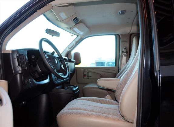 SAVANA 2013款 6.0L 3500标准版 车厢座椅   前排空间