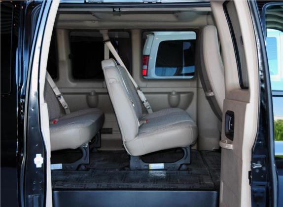 SAVANA 2013款 6.0L 3500标准版 车厢座椅   后排空间