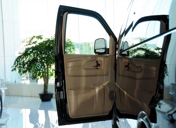 SAVANA 2013款 6.0L 3500标准版 车厢座椅   前门板