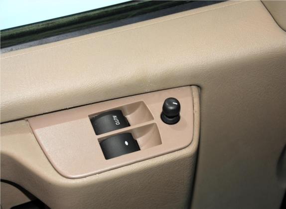 SAVANA 2013款 6.0L 3500标准版 车厢座椅   门窗控制