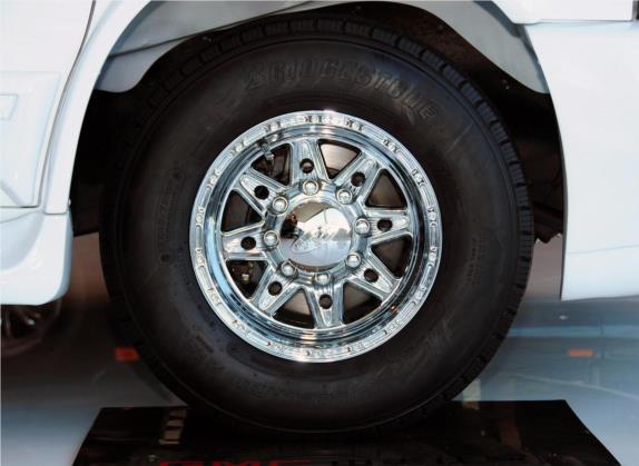 SAVANA 2013款 6.0L 3500舒适版 其他细节类   前轮