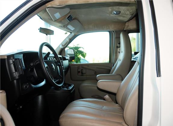 SAVANA 2013款 6.0L 3500舒适版 车厢座椅   前排空间