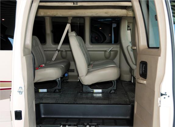 SAVANA 2013款 6.0L 3500舒适版 车厢座椅   后排空间