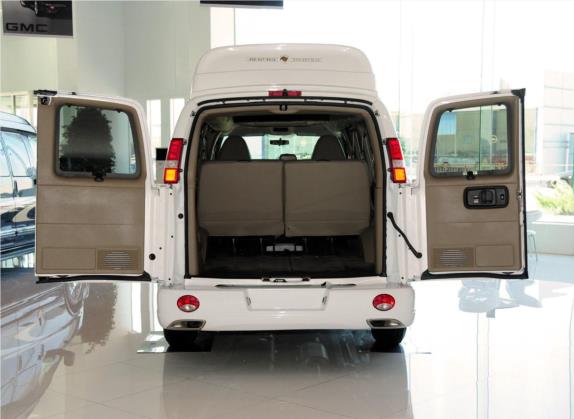 SAVANA 2013款 6.0L 3500舒适版 车厢座椅   后备厢