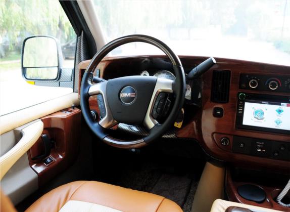 SAVANA 2013款 6.0L 豪华隐私屏版7座 中控类   驾驶位