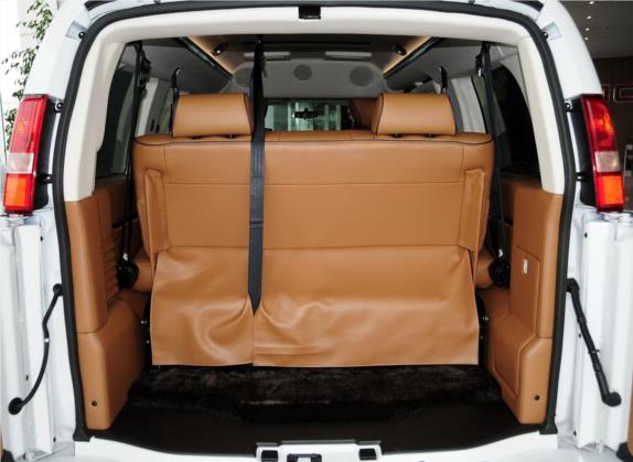 SAVANA 2013款 5.3L 1500运动版 车厢座椅   后备厢