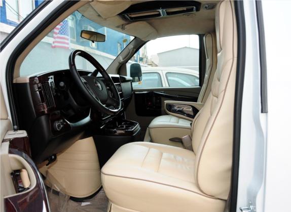 SAVANA 2013款 6.0L 领袖级商务车 车厢座椅   前排空间