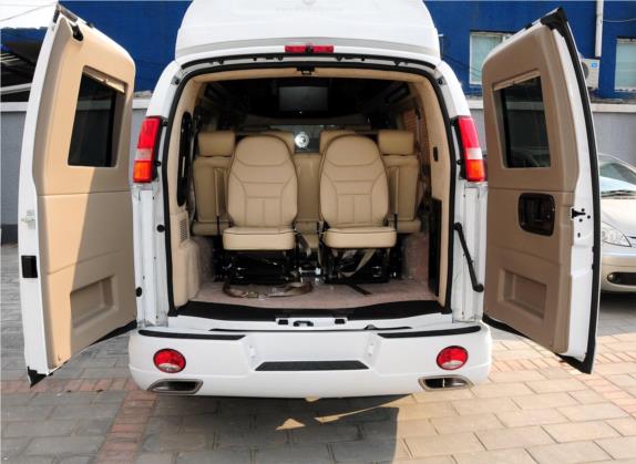 SAVANA 2013款 6.0L 领袖级商务车 车厢座椅   后备厢